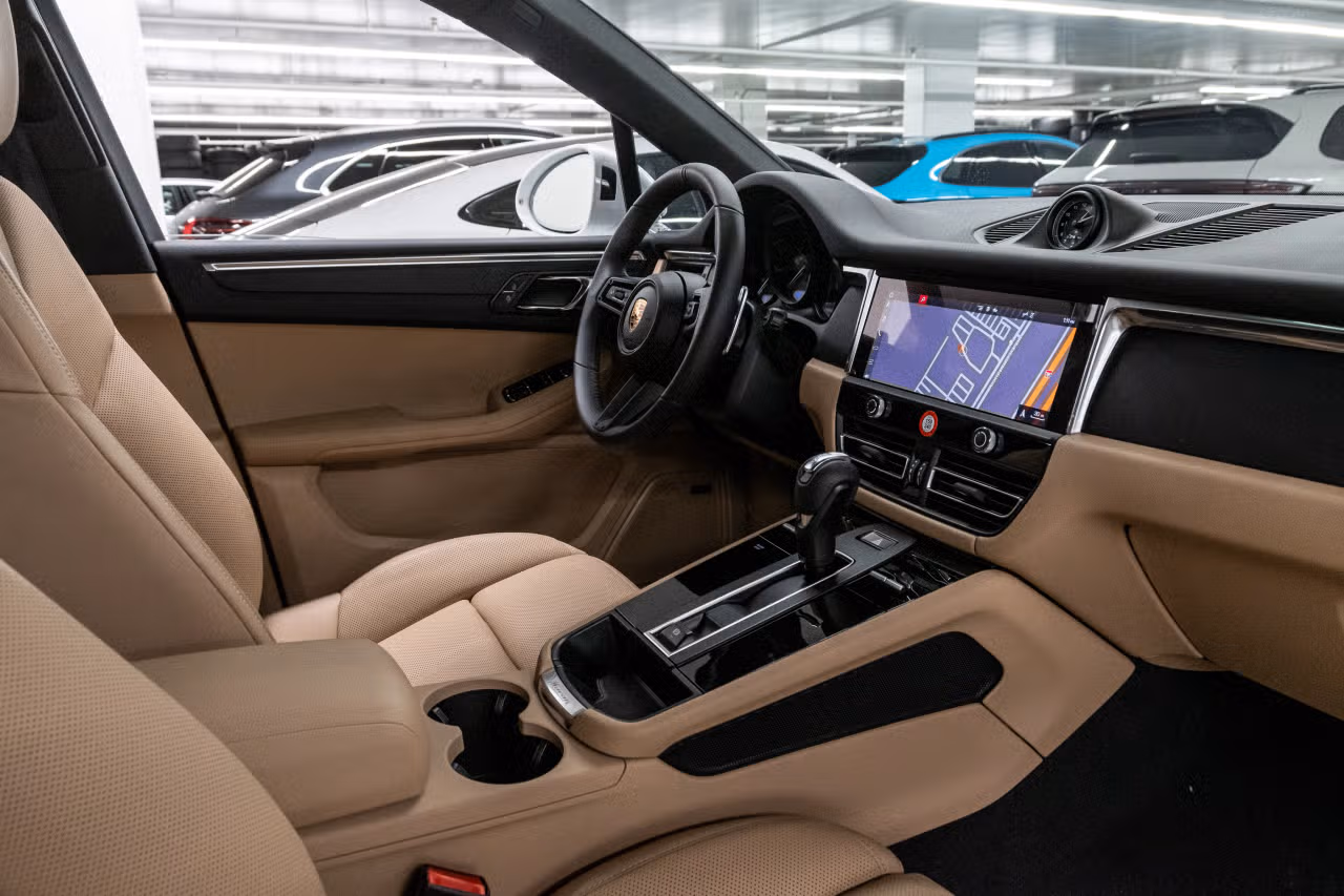 2025 Porsche Macan 2025 Porsche Macan / BOSE / PASM / Panoramic Roof in Laval, Quebec - 24 - w1024h768px
