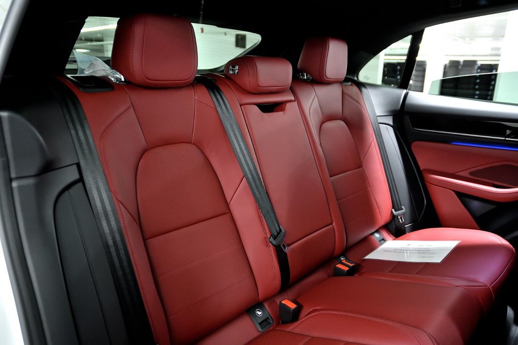 2025 Porsche Macan Electric 4 AWD / Premium Package / Rear Axle in Laval, Quebec - 39 - w1024h768px