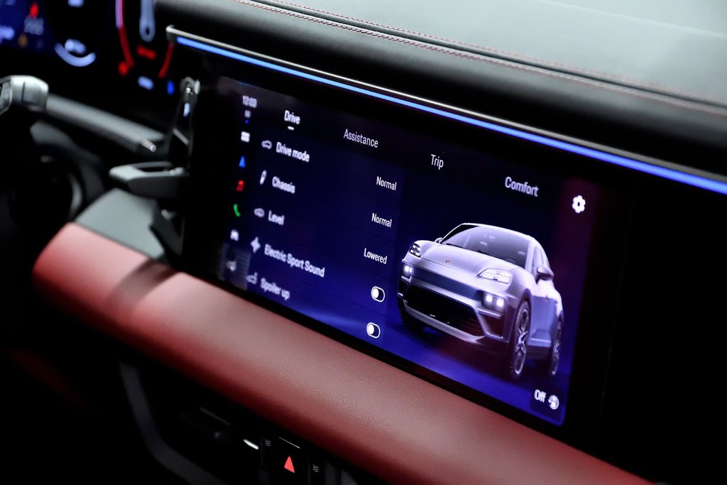 2025 Porsche Macan Electric 4 AWD / Premium Package / Rear Axle in Laval, Quebec - 31 - w1024h768px