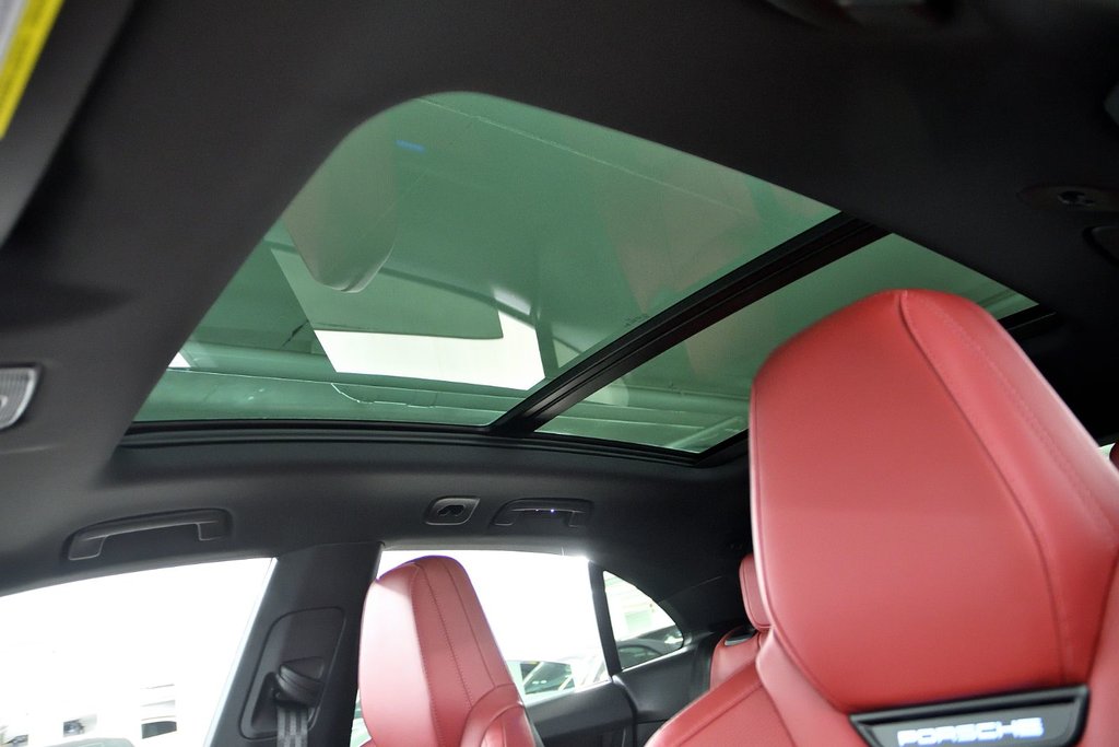 2025 Porsche Macan Electric 4 AWD / Premium Package / Rear Axle in Laval, Quebec - 27 - w1024h768px