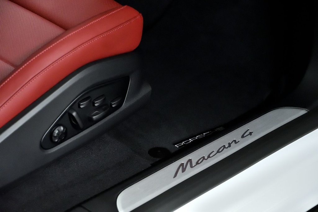 2025 Porsche Macan Electric 4 AWD / Premium Package / Rear Axle in Laval, Quebec - 32 - w1024h768px
