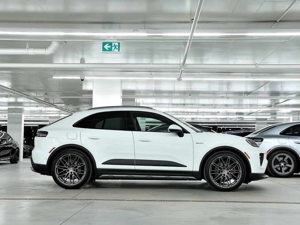 2025 Porsche Macan Electric 4 AWD / Premium Package / Rear Axle in Laval, Quebec - 6 - w1024h768px