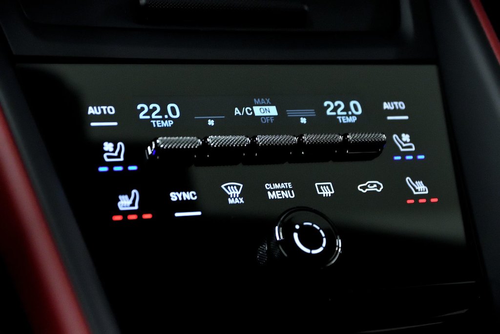 2025 Porsche Macan Electric 4 AWD / Premium Package / Rear Axle in Laval, Quebec - 17 - w1024h768px