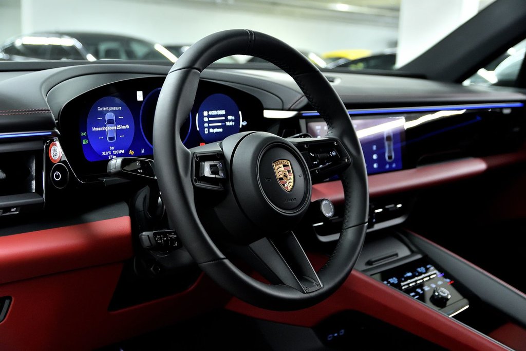 2025 Porsche Macan Electric 4 AWD / Premium Package / Rear Axle in Laval, Quebec - 22 - w1024h768px