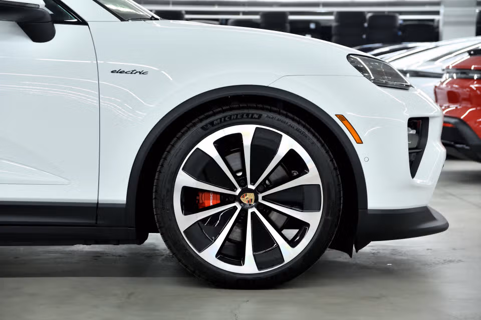 Porsche Macan Electric 4S 2025 à Laval, Québec - 10 - w1024h768px