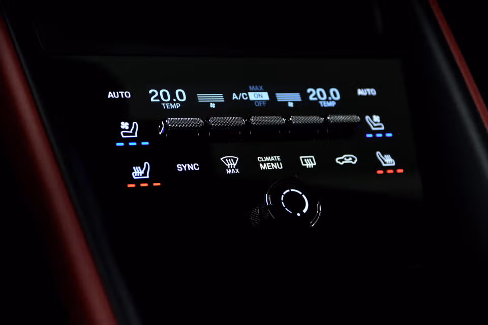Porsche Macan Electric 4S 2025 à Laval, Québec - 14 - w1024h768px