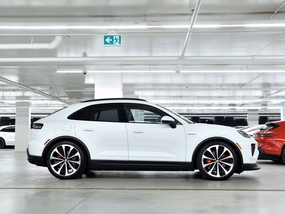 Porsche Macan Electric 4S 2025 à Laval, Québec - 2 - w1024h768px