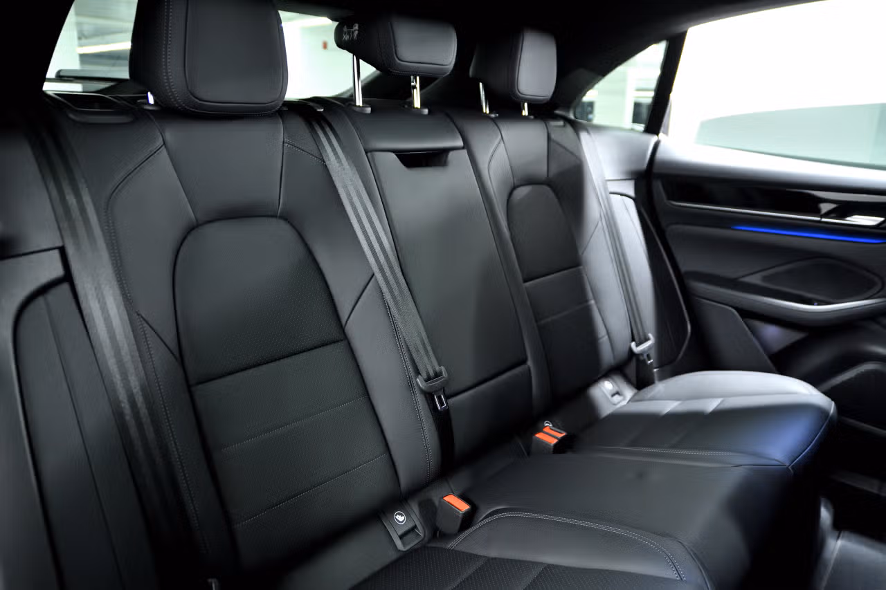 Porsche Macan 4 Électrique 2025 à Laval, Québec - 24 - w1024h768px
