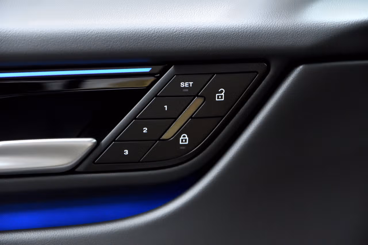 Porsche Macan 4 Électrique 2025 à Laval, Québec - 27 - w1024h768px