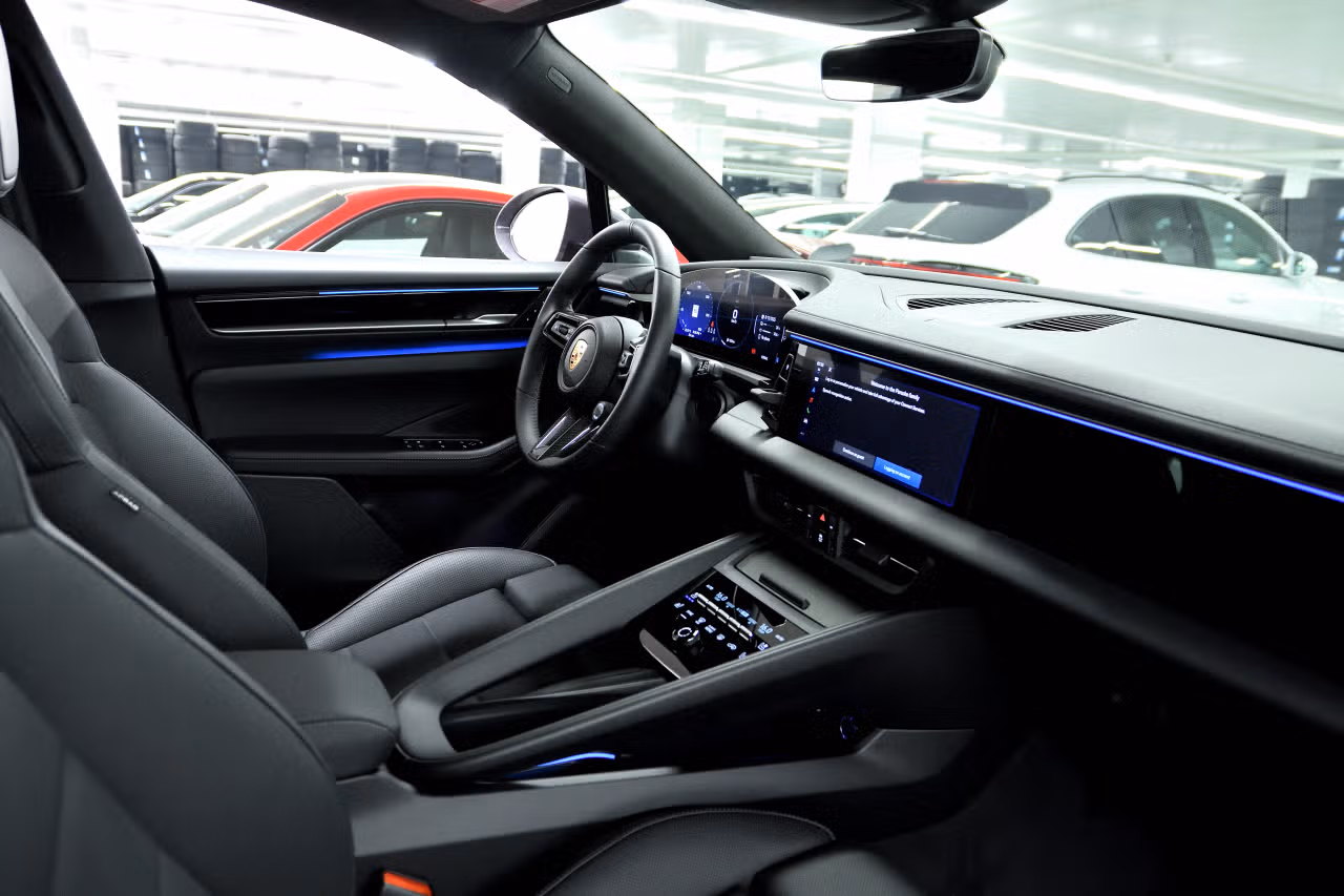 Porsche Macan 4 Électrique 2025 à Laval, Québec - 25 - w1024h768px