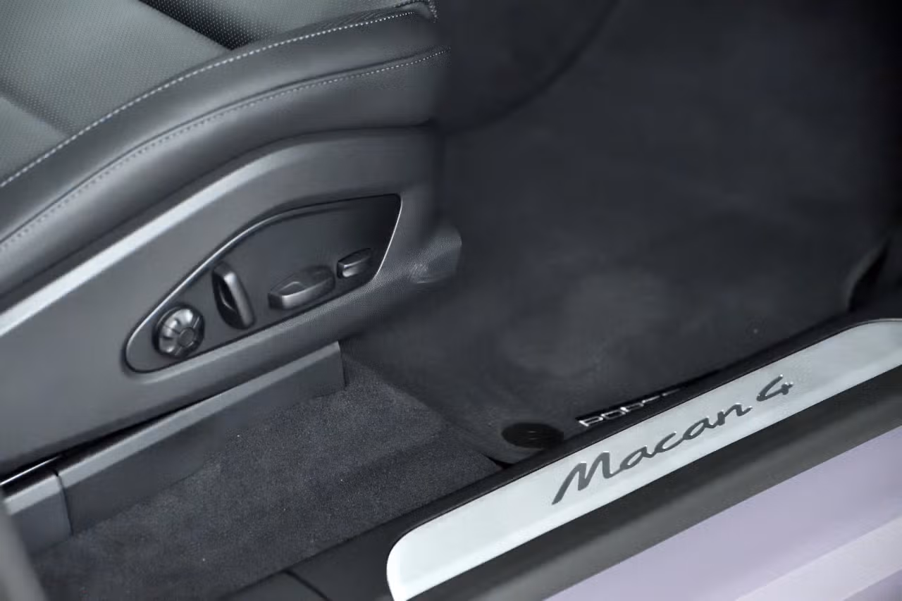 Porsche Macan 4 Électrique 2025 à Laval, Québec - 28 - w1024h768px