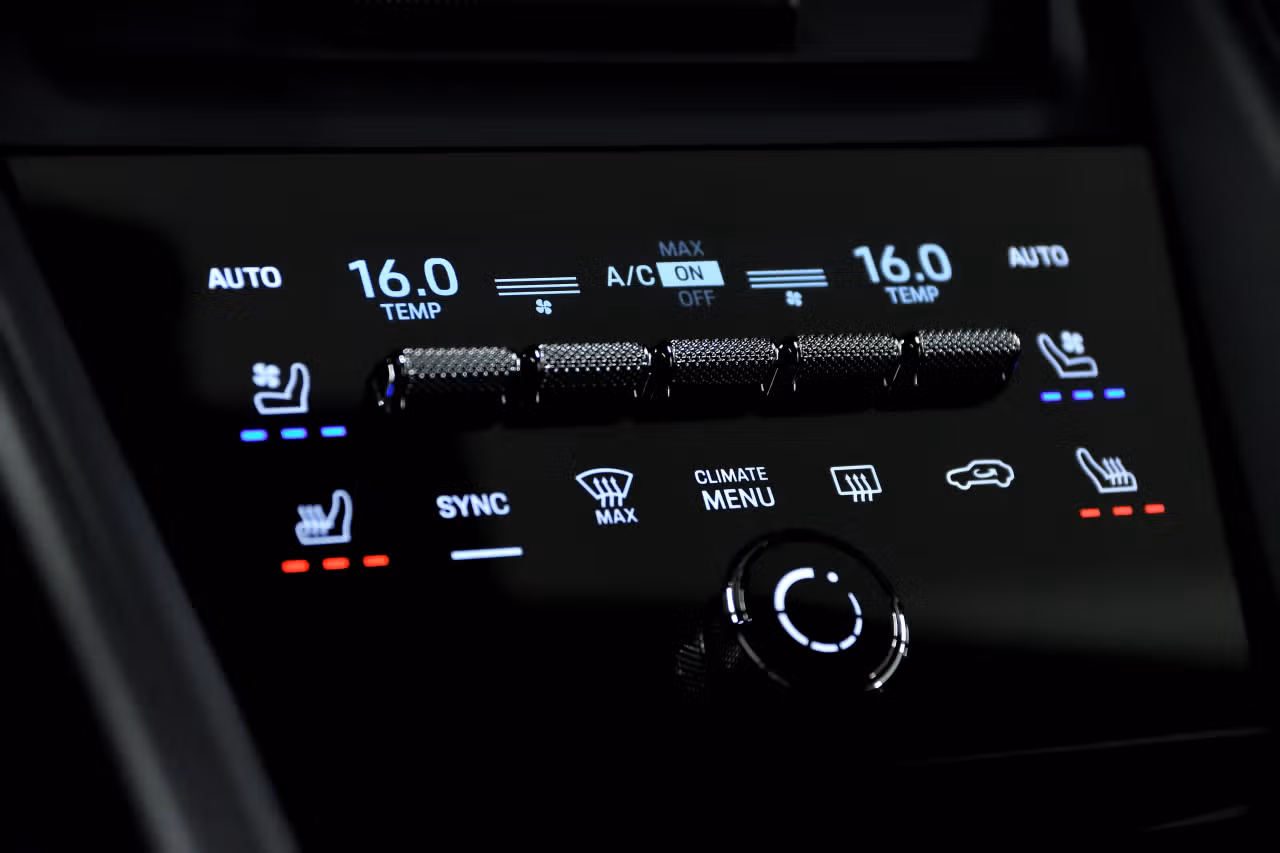 Porsche Macan 4 Électrique 2025 à Laval, Québec - 21 - w1024h768px