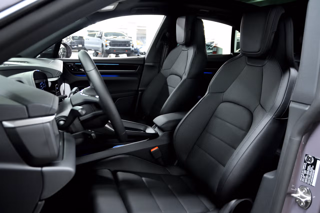 Porsche Macan 4 Électrique 2025 à Laval, Québec - 11 - w1024h768px