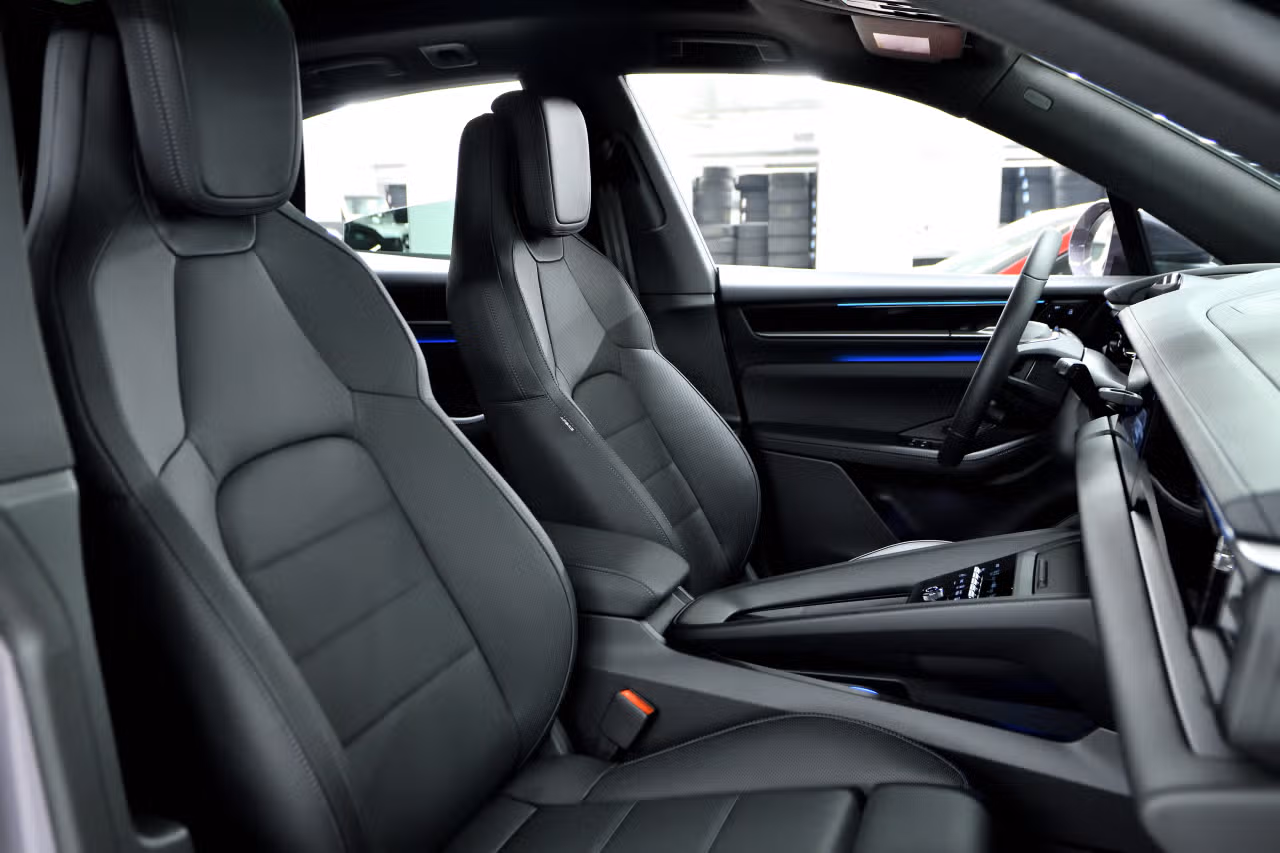 Porsche Macan 4 Électrique 2025 à Laval, Québec - 12 - w1024h768px