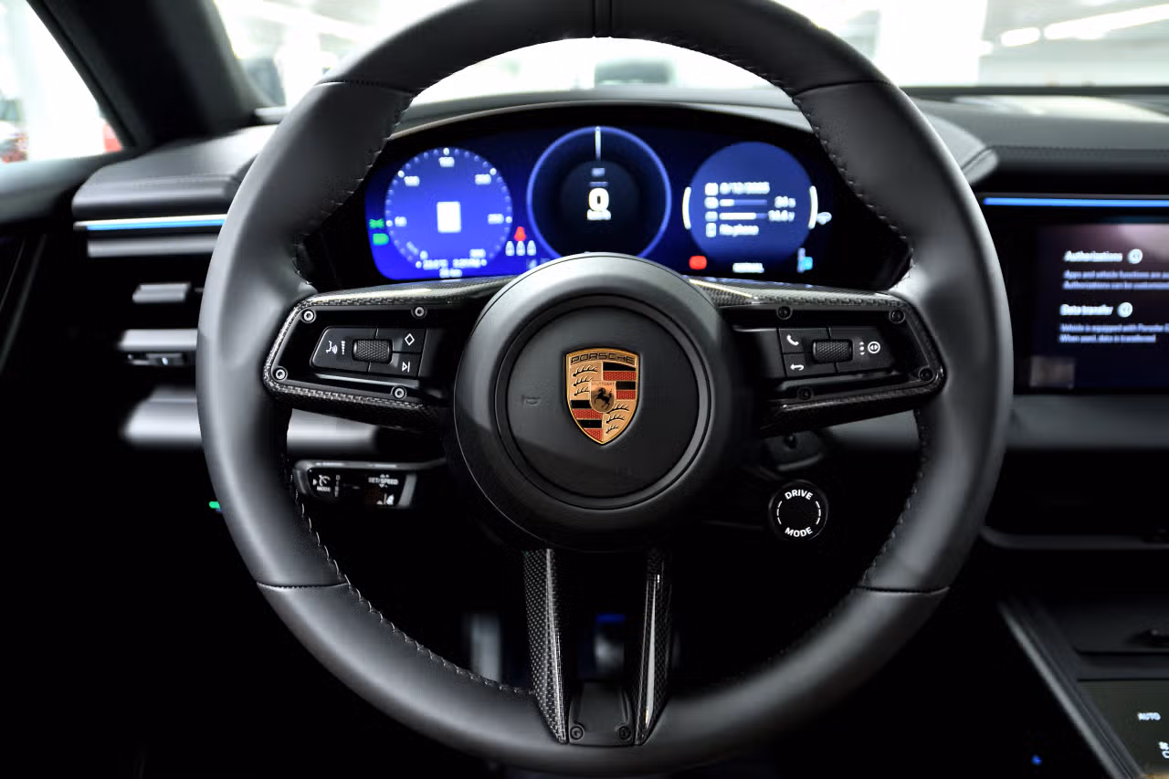 Porsche Macan 4 Électrique 2025 à Laval, Québec - 13 - w1024h768px