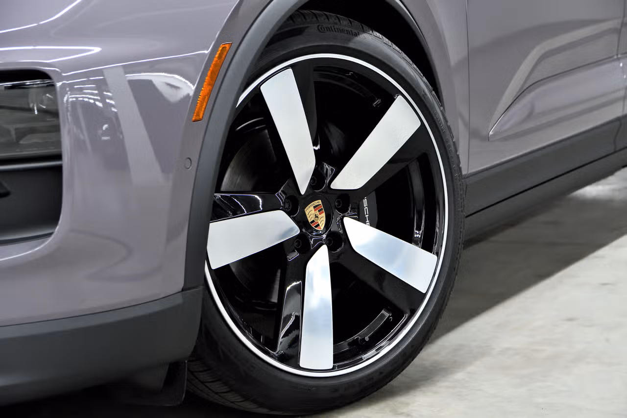Porsche Macan 4 Électrique 2025 à Laval, Québec - 9 - w1024h768px