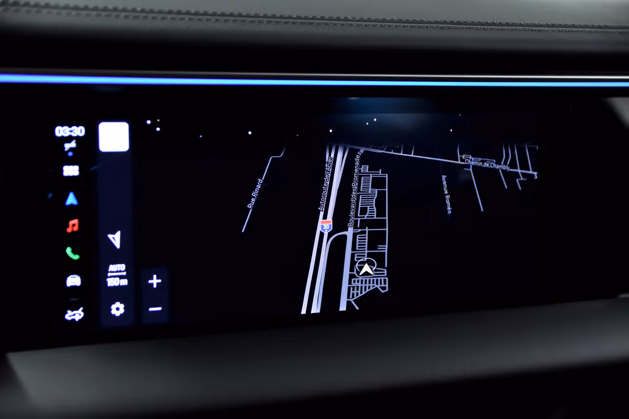 Porsche Macan 4 Électrique 2025 à Laval, Québec - 17 - w1024h768px