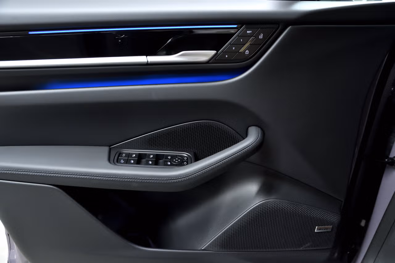 Porsche Macan 4 Électrique 2025 à Laval, Québec - 26 - w1024h768px