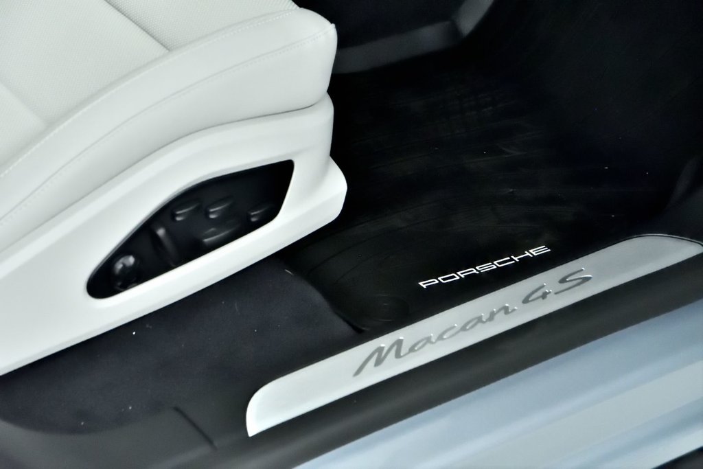 Porsche Macan Electric 4S 2025 à Laval, Québec - 41 - w1024h768px