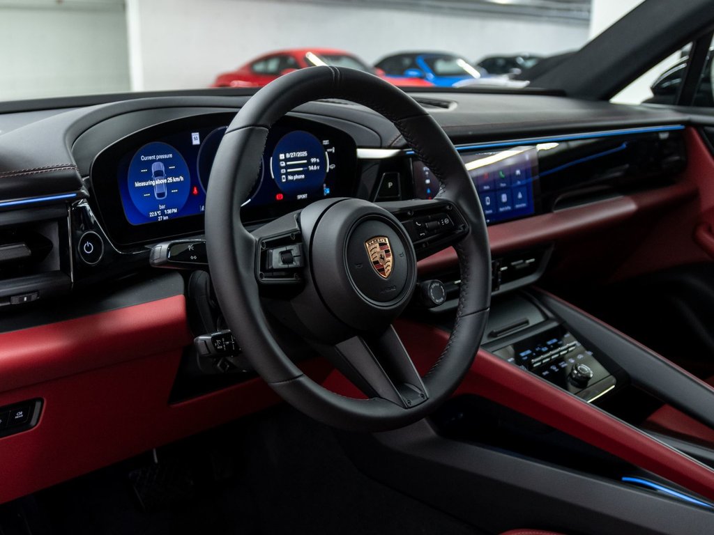 Porsche Macan 4 Electrique 2025 à Laval, Québec - 14 - w1024h768px