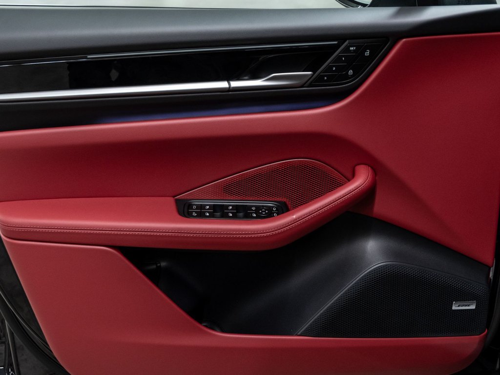 Porsche Macan 4 Electrique 2025 à Laval, Québec - 35 - w1024h768px