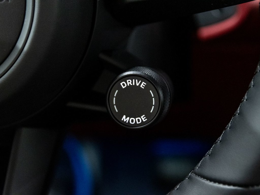 Porsche Macan 4 Electrique 2025 à Laval, Québec - 16 - w1024h768px