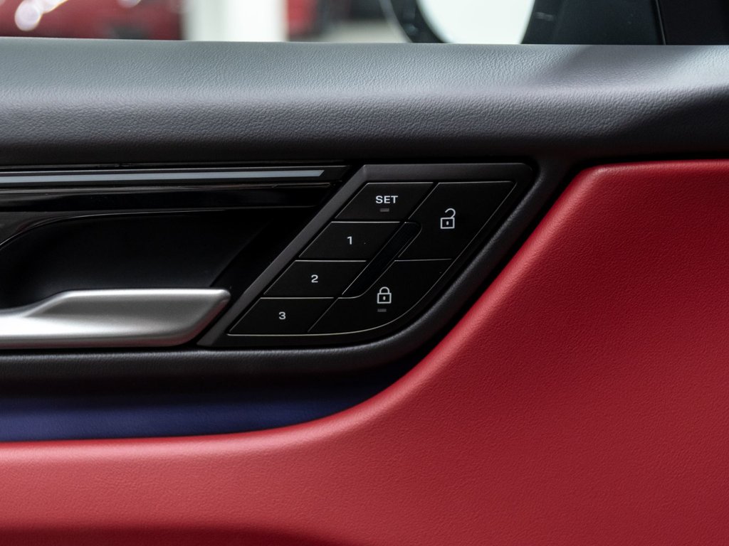Porsche Macan 4 Electrique 2025 à Laval, Québec - 36 - w1024h768px