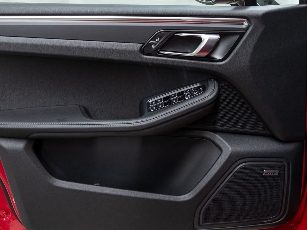 2026 Porsche Macan T in Laval, Quebec - 34 - w1024h768px