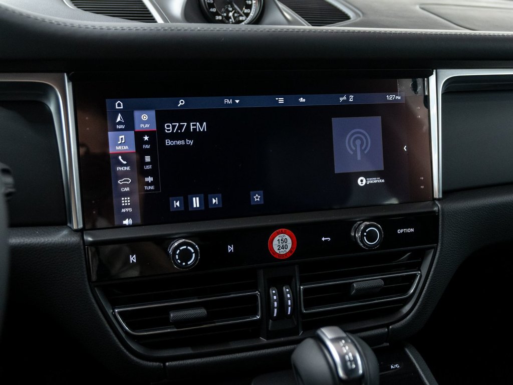 2026 Porsche Macan T in Laval, Quebec - 21 - w1024h768px