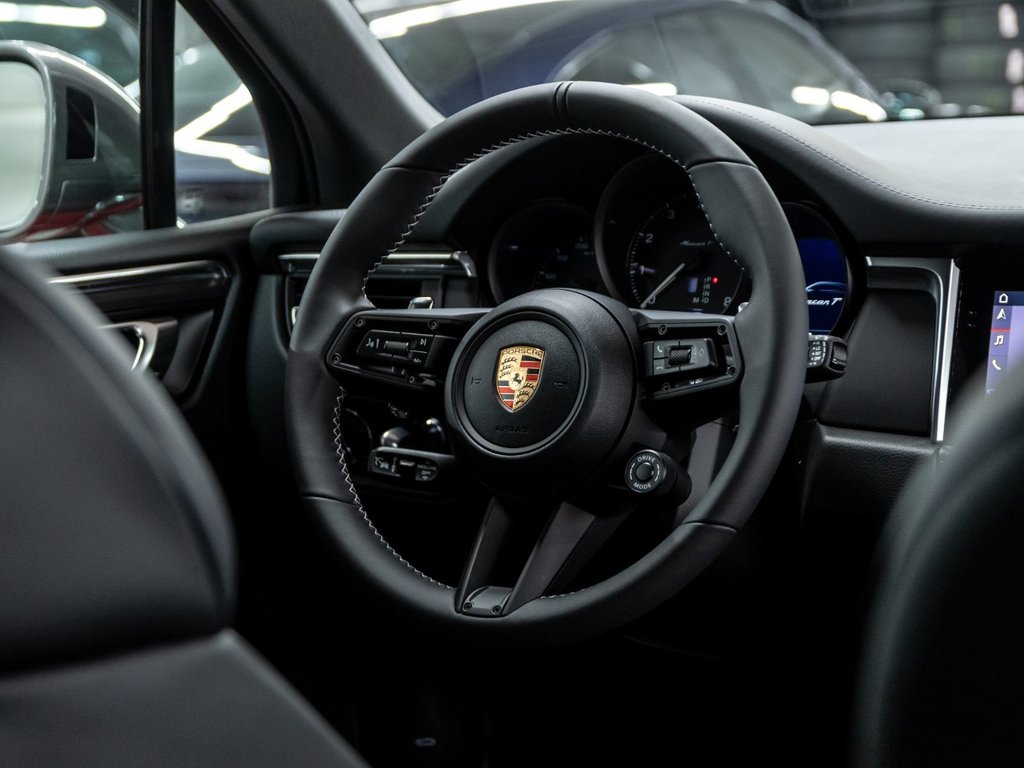 2026 Porsche Macan T in Laval, Quebec - 33 - w1024h768px
