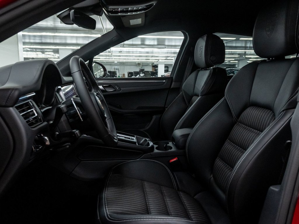2026 Porsche Macan T in Laval, Quebec - 12 - w1024h768px