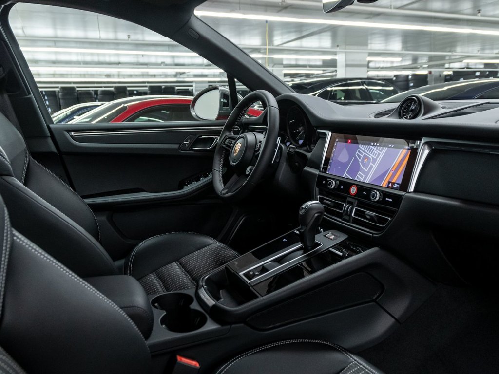 2026 Porsche Macan T in Laval, Quebec - 26 - w1024h768px