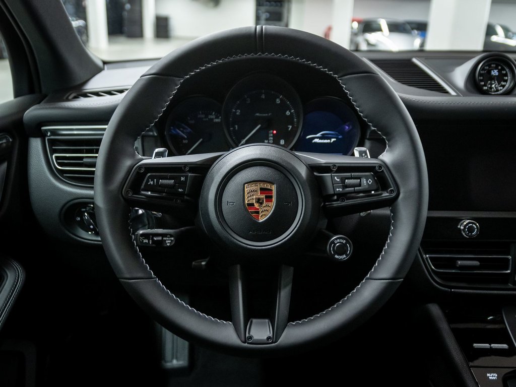 2026 Porsche Macan T in Laval, Quebec - 15 - w1024h768px