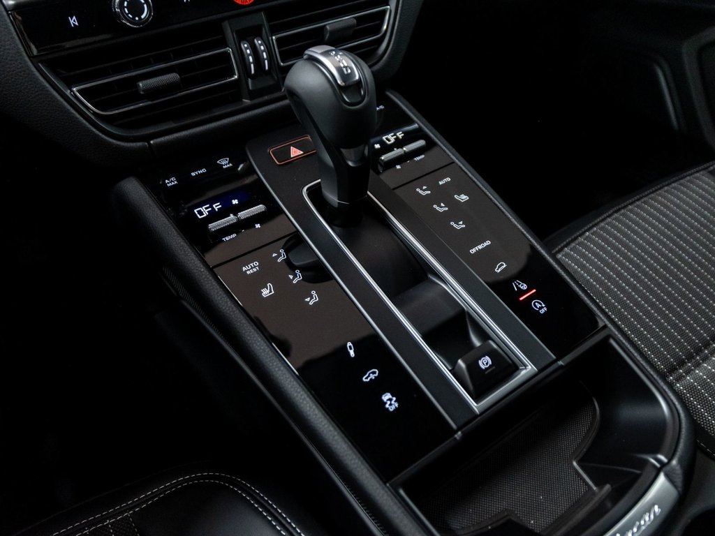 2026 Porsche Macan T in Laval, Quebec - 28 - w1024h768px