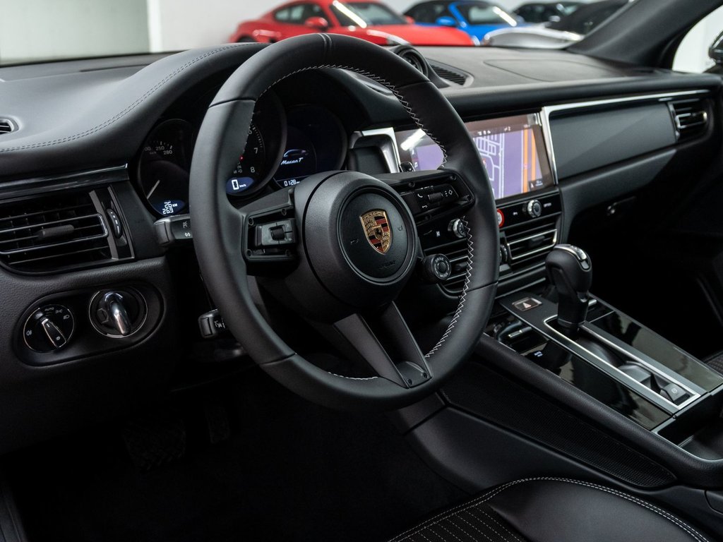 2026 Porsche Macan T in Laval, Quebec - 14 - w1024h768px