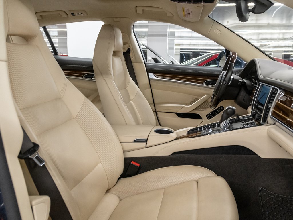 2015 Porsche Panamera Turbo / V8 / Premium Plus / Burmester / in Laval, Quebec - 30 - w1024h768px