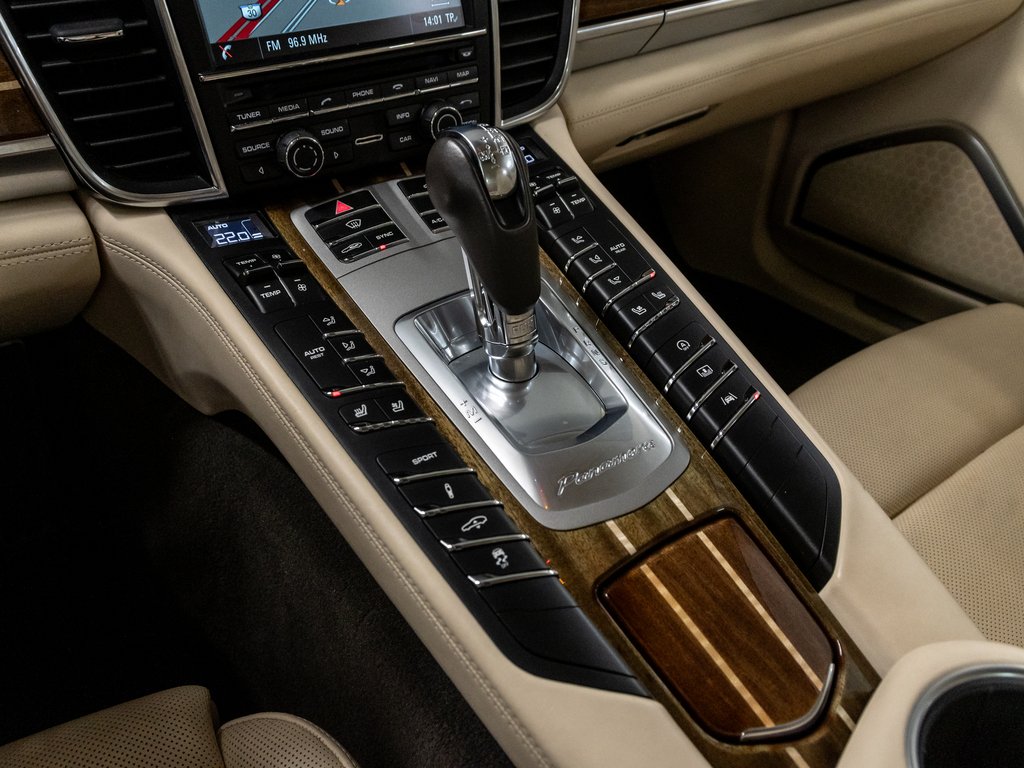 2015 Porsche Panamera Turbo / V8 / Premium Plus / Burmester / in Laval, Quebec - 25 - w1024h768px