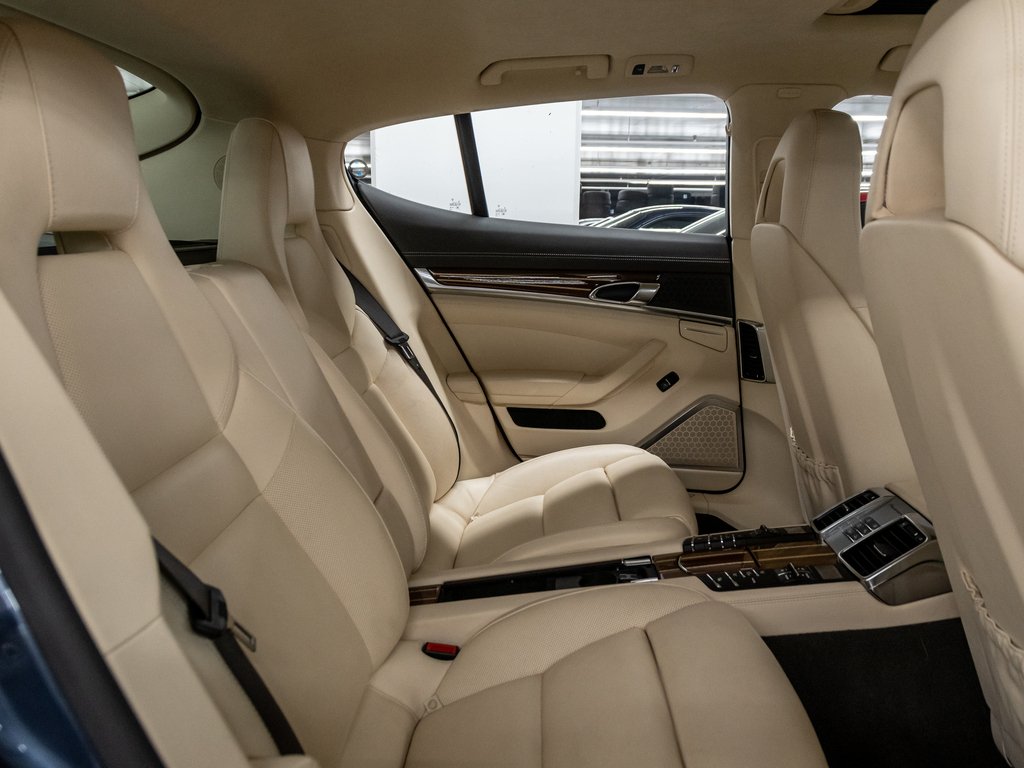 2015 Porsche Panamera Turbo / V8 / Premium Plus / Burmester / in Laval, Quebec - 32 - w1024h768px