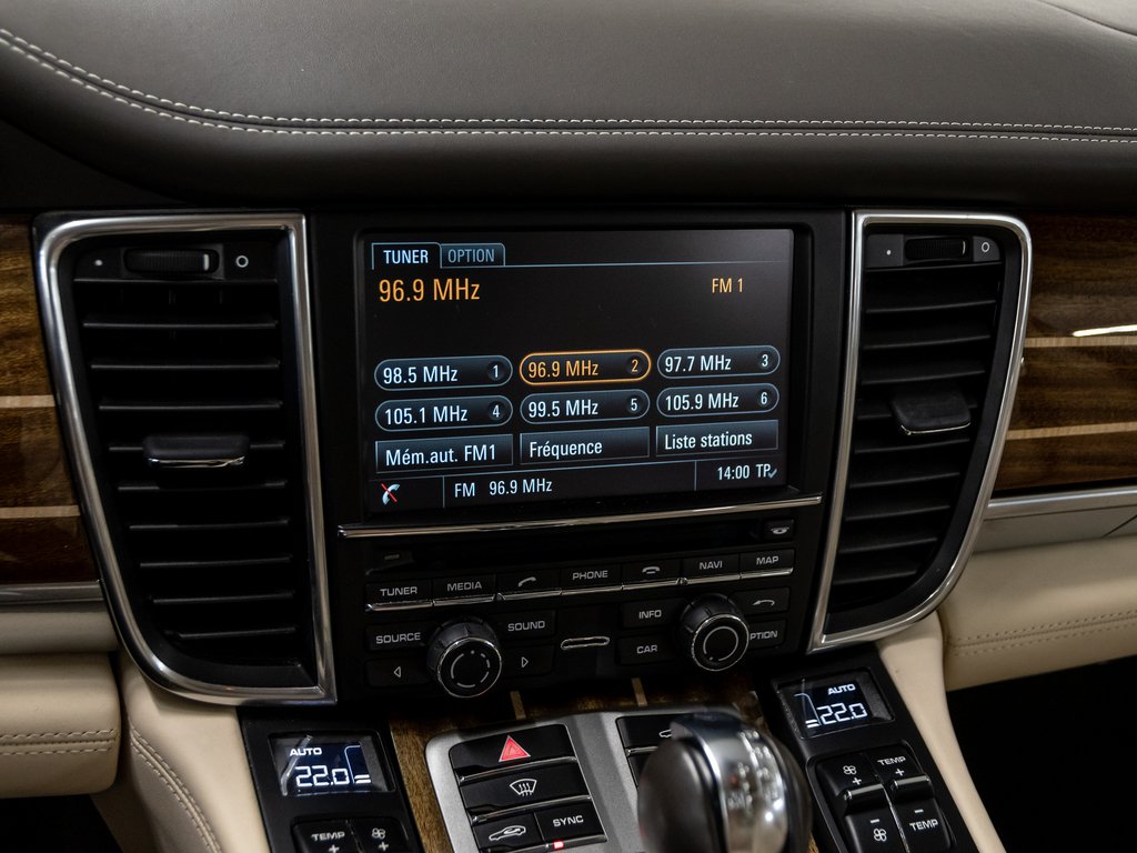 2015 Porsche Panamera Turbo / V8 / Premium Plus / Burmester / in Laval, Quebec - 23 - w1024h768px