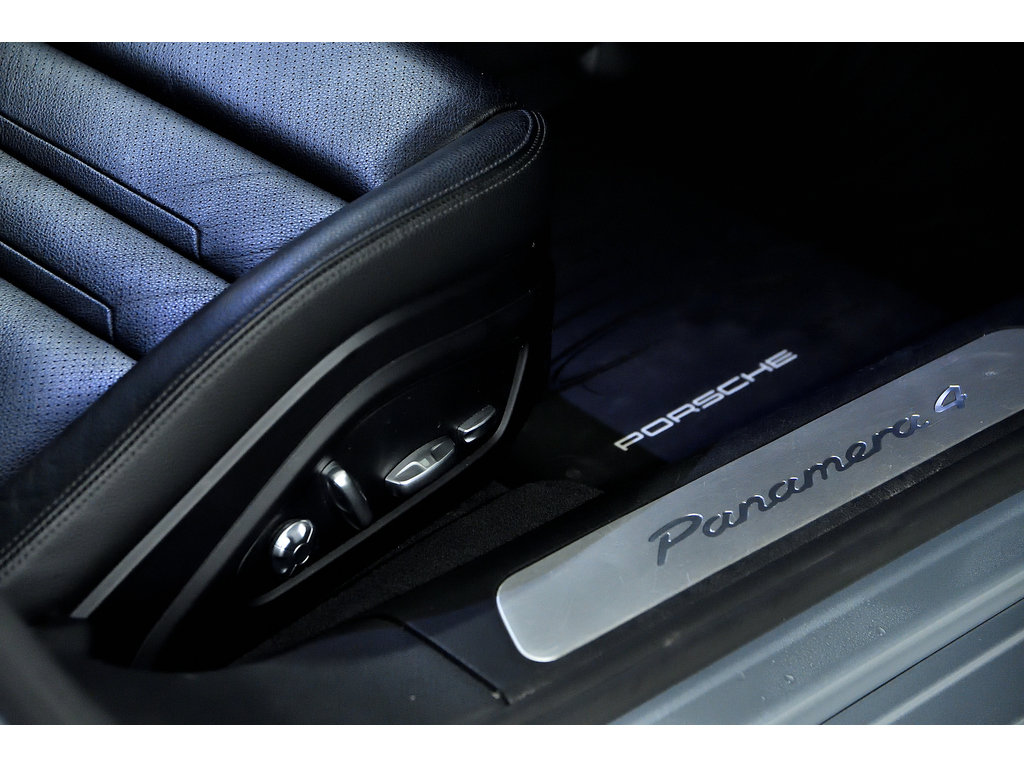 Porsche Panamera 4 Sport Turismo AWD / BOSE / SportDesign 2018 à Laval, Québec - 35 - w1024h768px