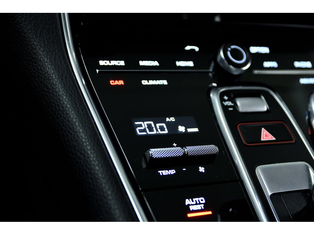 2018 Porsche Panamera 4 Sport Turismo AWD / BOSE / SportDesign in Laval, Quebec - 24 - w1024h768px