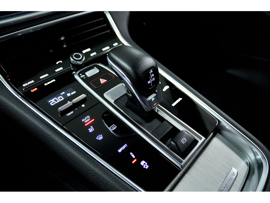 Porsche Panamera 4 Sport Turismo AWD / BOSE / SportDesign 2018 à Laval, Québec - 21 - w1024h768px