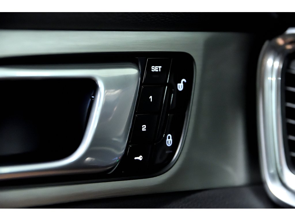 2018 Porsche Panamera 4 Sport Turismo AWD / BOSE / SportDesign in Laval, Quebec - 20 - w1024h768px