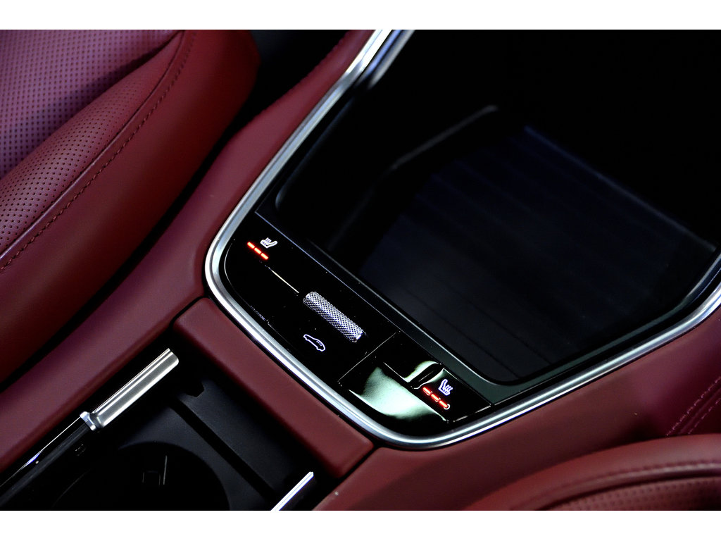 Porsche Panamera E-Hybrid / Sport Design / Premium Package plus / 2019 à Laval, Québec - 27 - w1024h768px