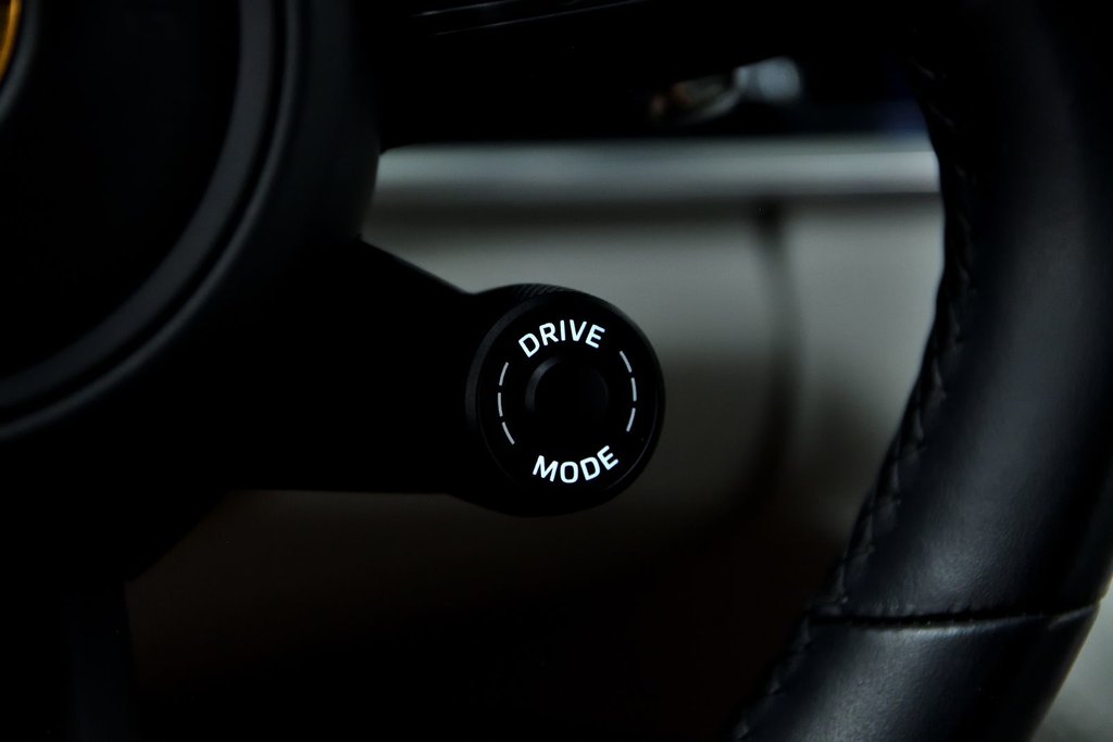 Porsche Panamera 4 E-HYBRID 2022 à Laval, Québec - 8 - w1024h768px