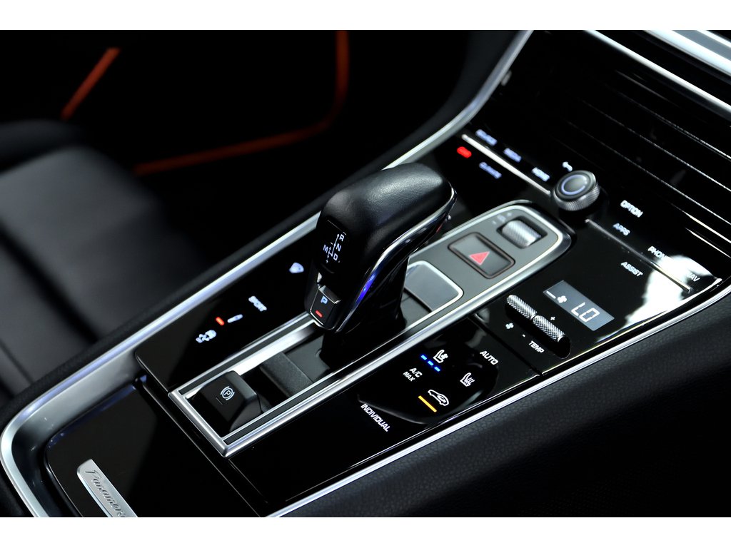 2023 Porsche Panamera AWD / Premium Package / Air Suspension / Rear Axle in Laval, Quebec - 32 - w1024h768px