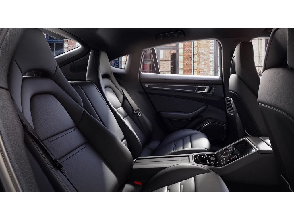 2023 Porsche Panamera AWD / Premium Package / Air Suspension / Rear Axle in Laval, Quebec - 6 - w1024h768px