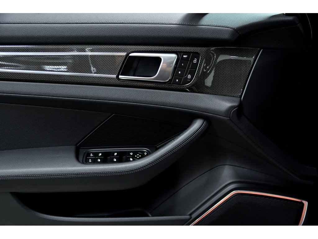 2023 Porsche Panamera AWD / Premium Package / Air Suspension / Rear Axle in Laval, Quebec - 28 - w1024h768px