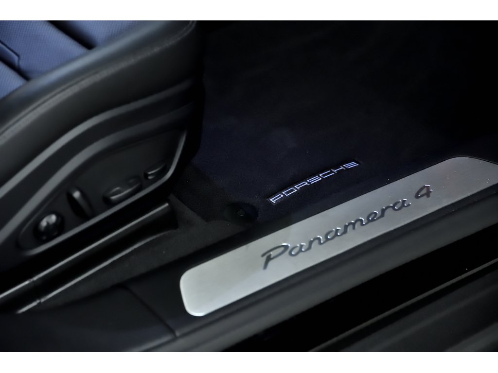 2023 Porsche Panamera AWD / Premium Package / Air Suspension / Rear Axle in Laval, Quebec - 33 - w1024h768px