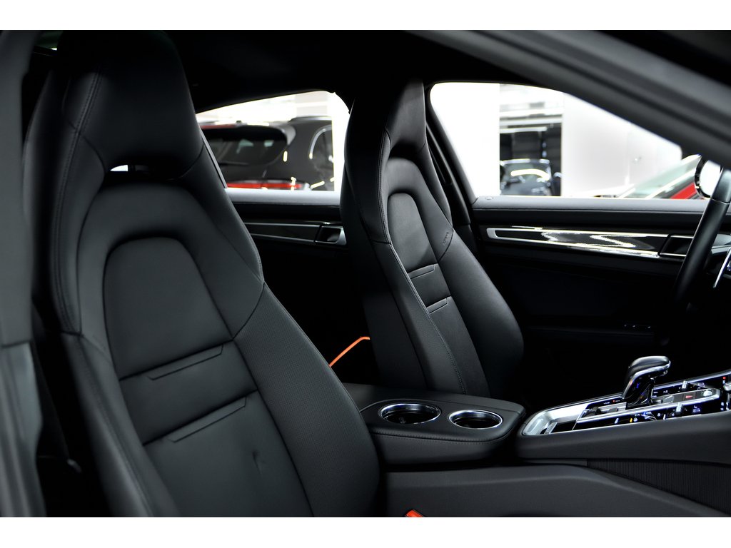 2023 Porsche Panamera AWD / Premium Package / Air Suspension / Rear Axle in Laval, Quebec - 35 - w1024h768px